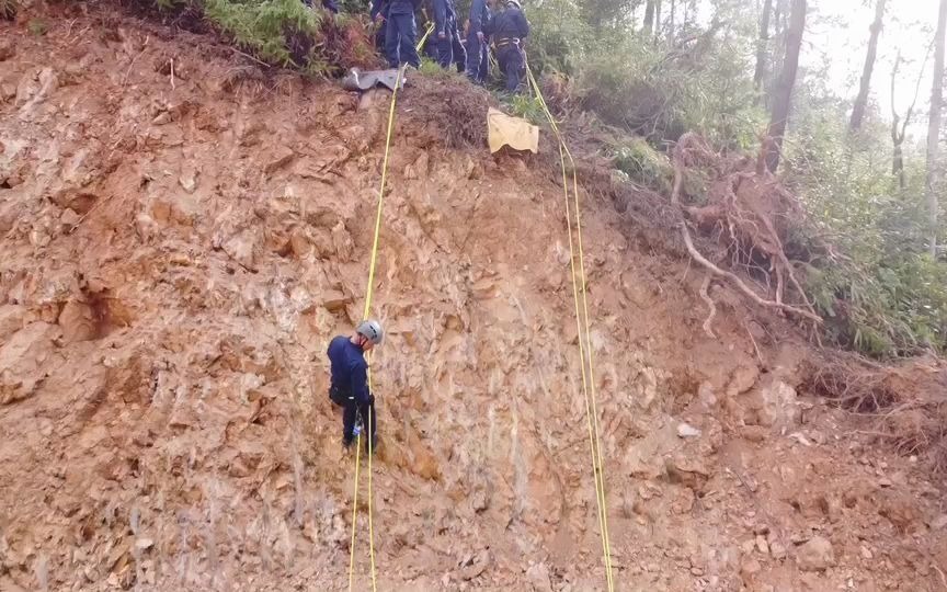 [图]追梦火焰蓝-看蓝朋友“玩转”野外驻训