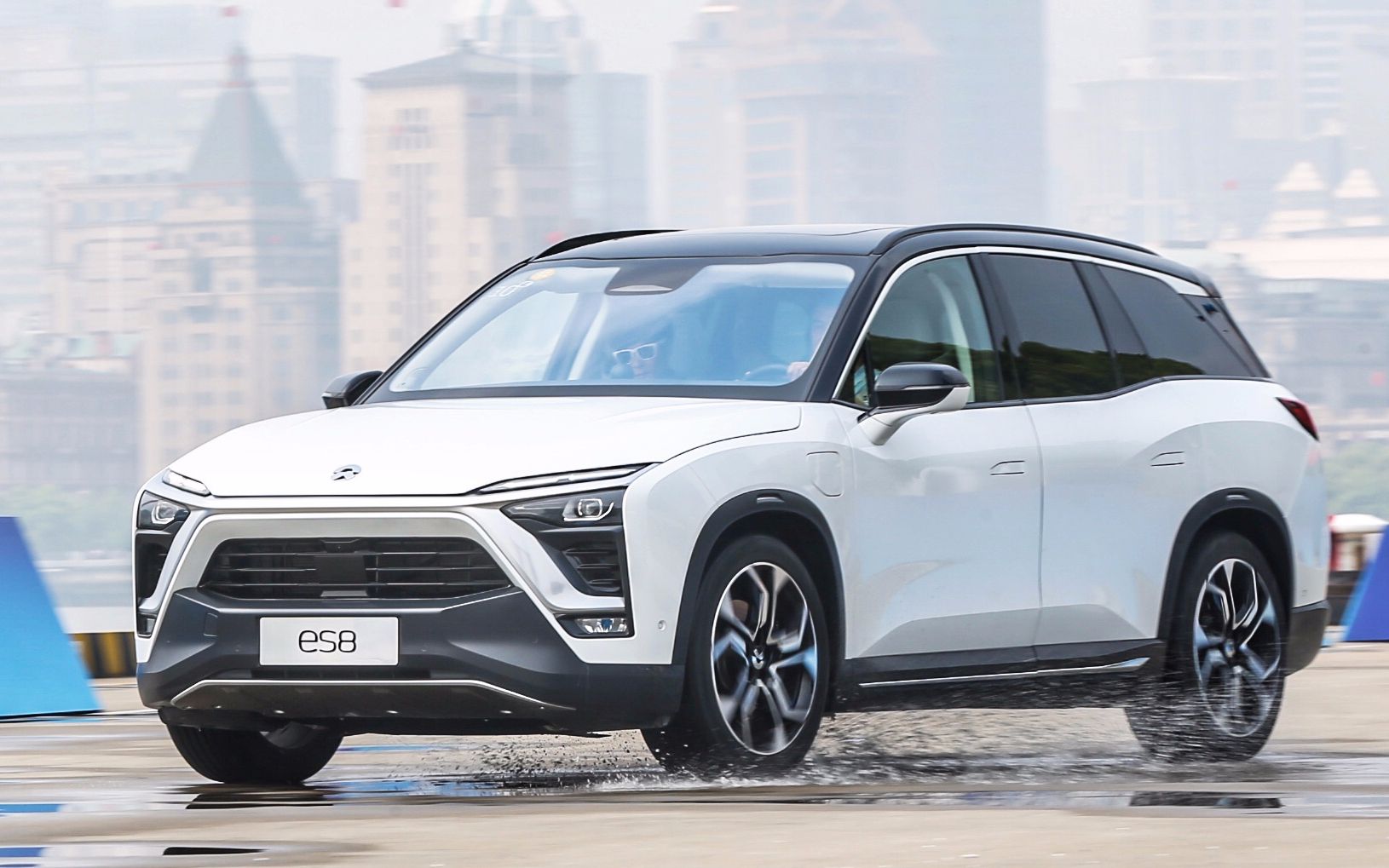 【车现场】蔚来es8 电动汽车生态体系第一款量产车终于来了!