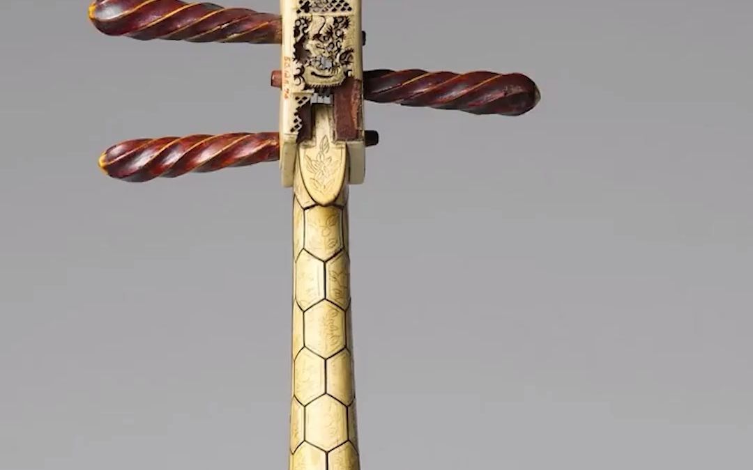 明代象牙雕木制琵琶,惊艳到你窒息,网友:还能弹吗?