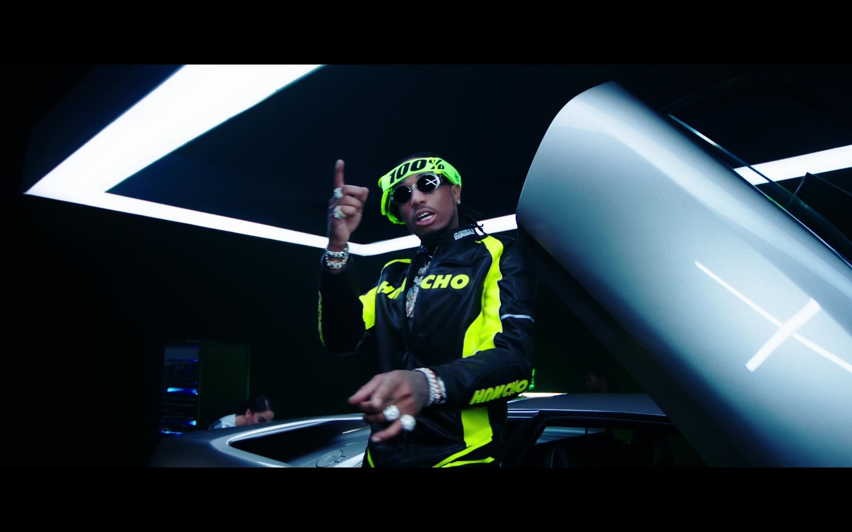 [图]【嘻哈MV】Migos feat. Nicki Minaj & Cardi B - Motorsport