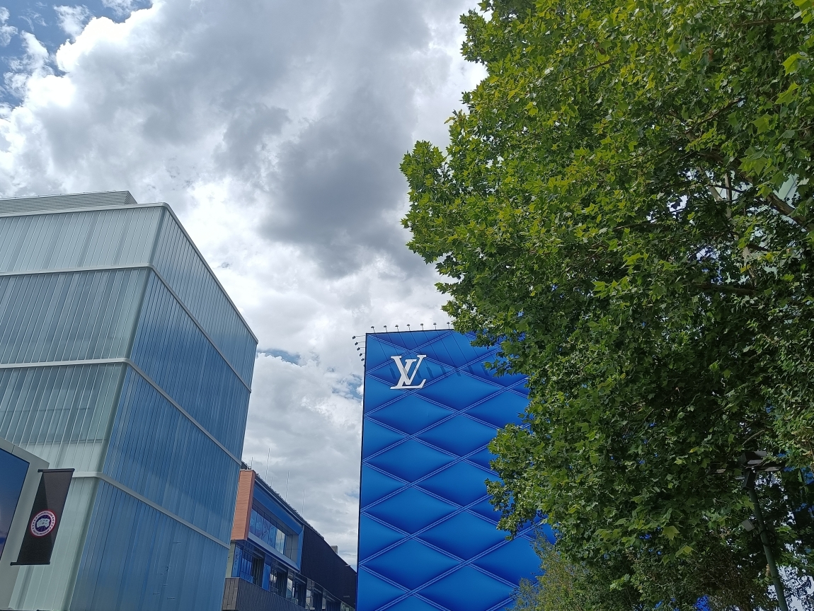 三里屯的外立面可真lv