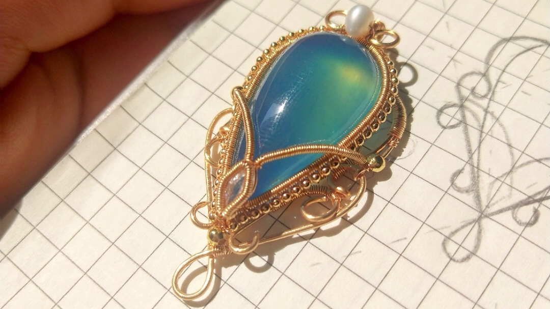 海蓝宝绕线,不得不说这个海蓝宝石真漂亮,我以后也要买一个,有人想要