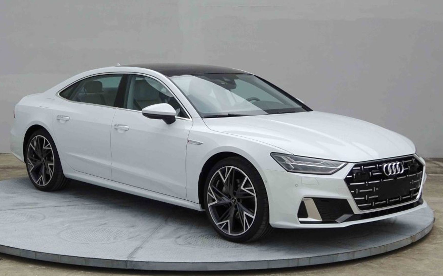 奥迪a7l推入门版本,2.0t才是国人的"最爱"?【秒懂车】