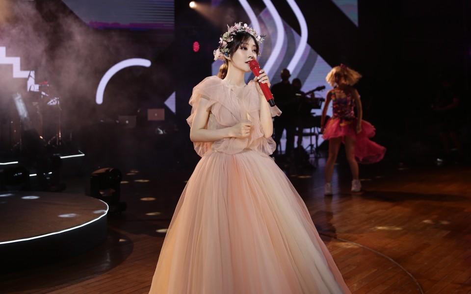 【冯提莫】演唱会《佛系少女》大型粉丝蹦迪现场