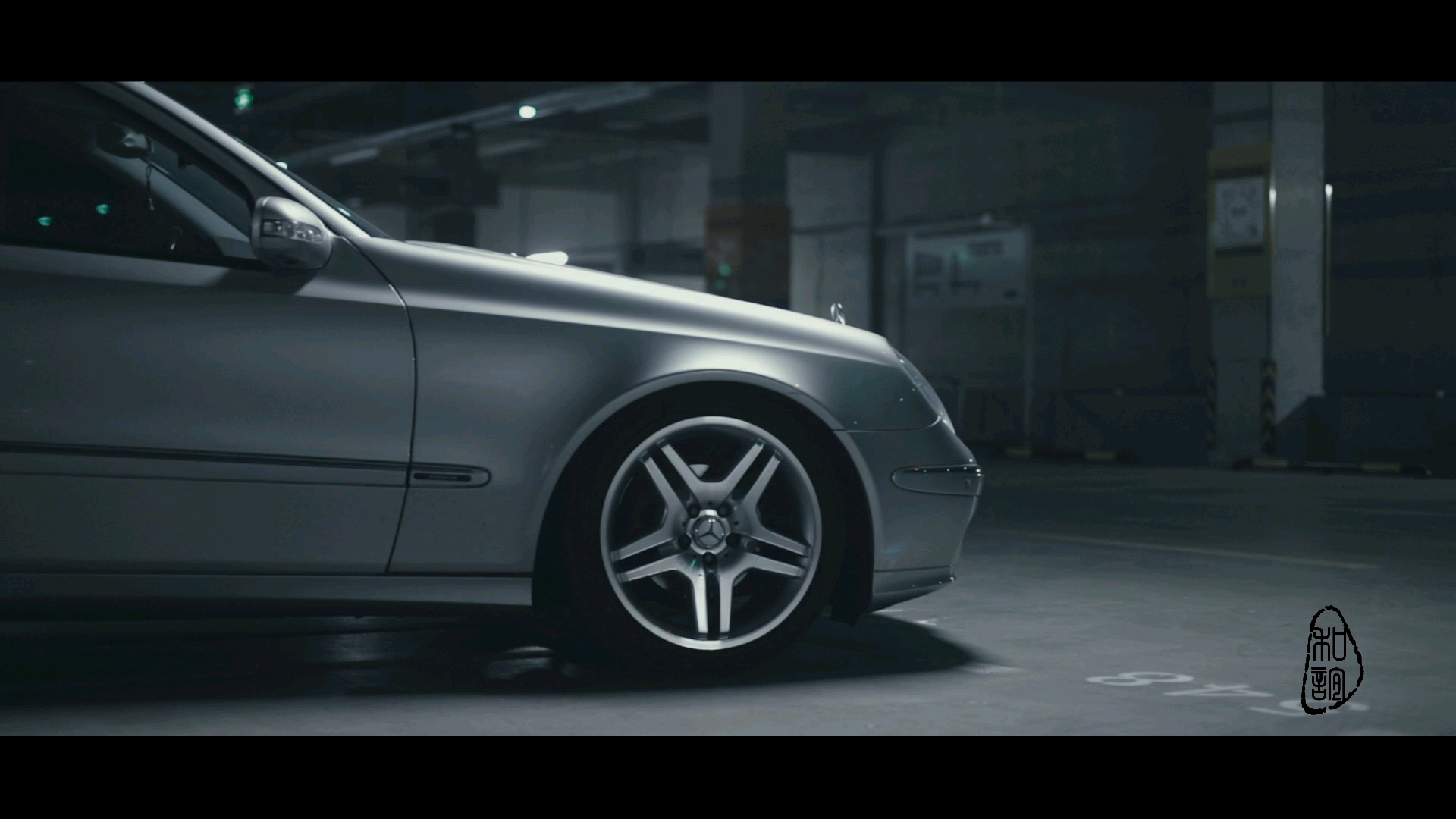 奔驰w211#十几年前经典优雅的四眼奔,时至今日依然温文尔雅,或许这就