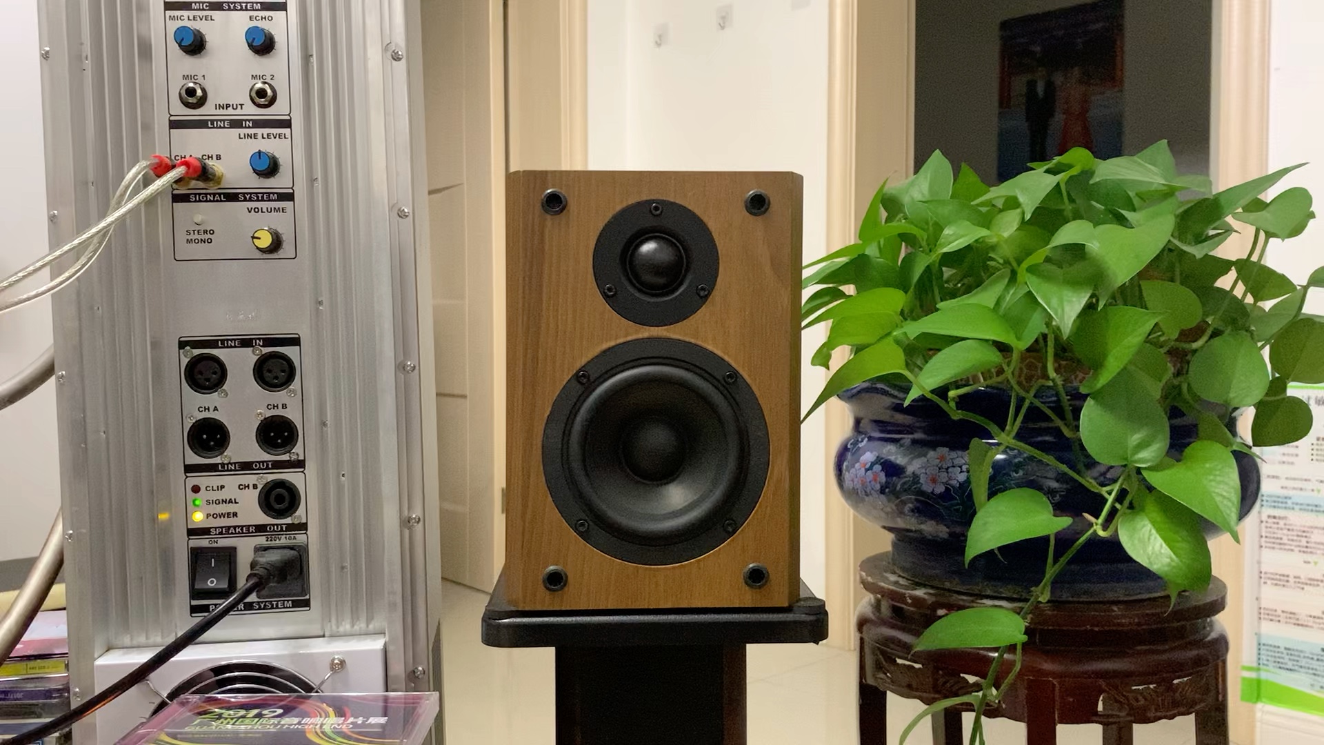 赏心悦耳陶醉之许英谔2x300w功放推4202音箱