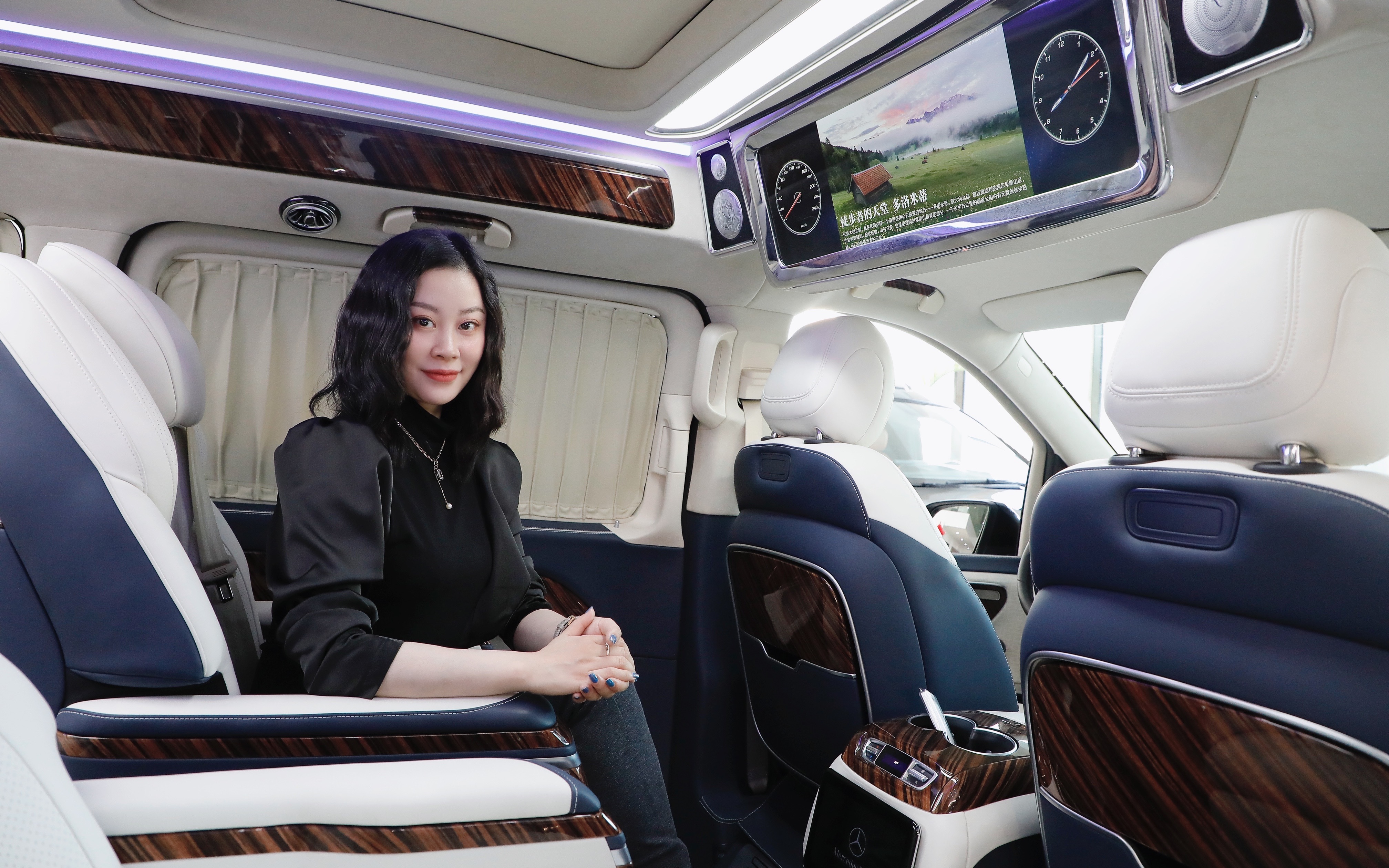 价值上百万的奔驰保姆车!全车游艇级内饰,到底比埃尔法好在哪?