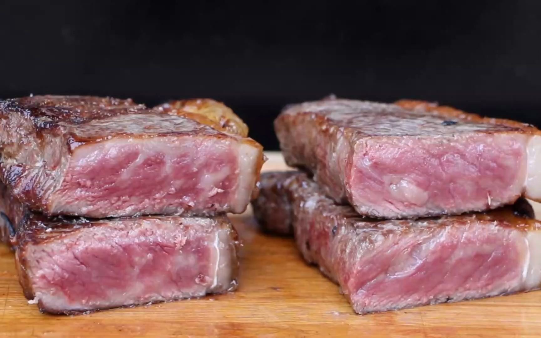 炭烤和牛西冷完美的五分熟外焦里嫩