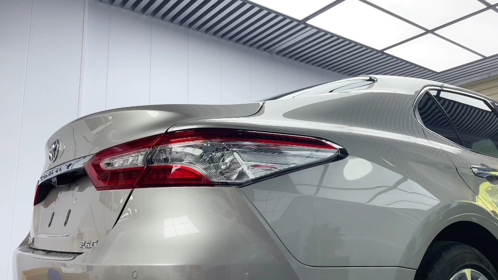 凯美瑞装贴酷德q75隐形车衣,厚度7.5mil.