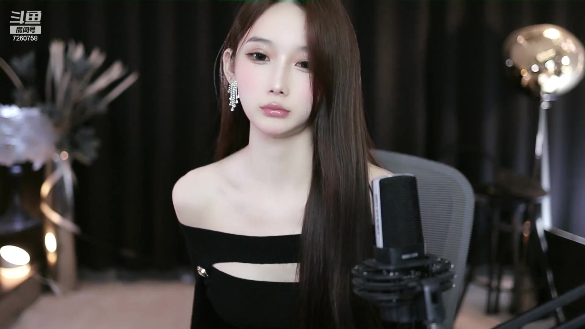 [斗鱼]ella亦亦 2023-11-19 19点直播录像