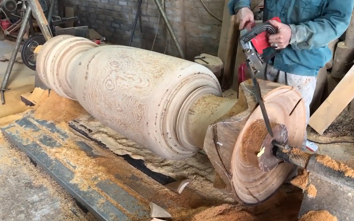 场面惊人巨大车床木旋现场木工车旋diy