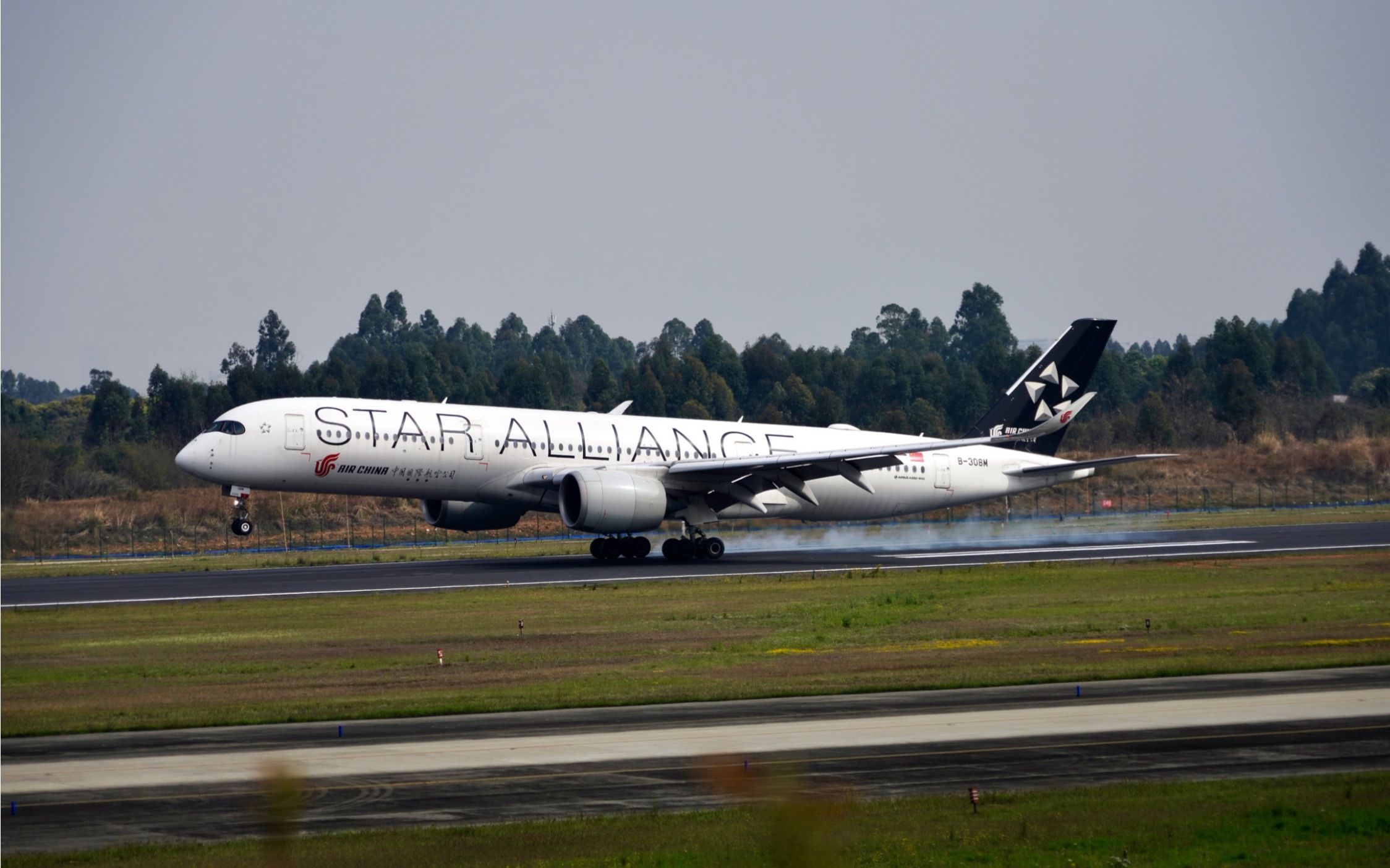 3月24日国航350-900星空联盟涂装降落双流二跑道