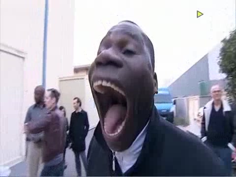 吉尼斯纪录世界最大嘴可横放一罐可乐