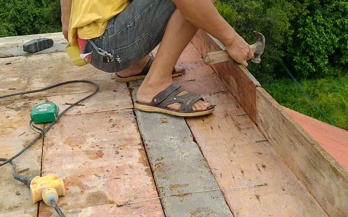 自建房雨棚屋檐即漂边安装,难度不大就是要么跪要么趴着难受呀哔哩哔哩bilibili