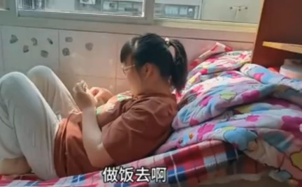 小伙花6万娶的二婚女,太懒饭不做,就知道要工资,真不如光棍.哔哩哔哩bilibili