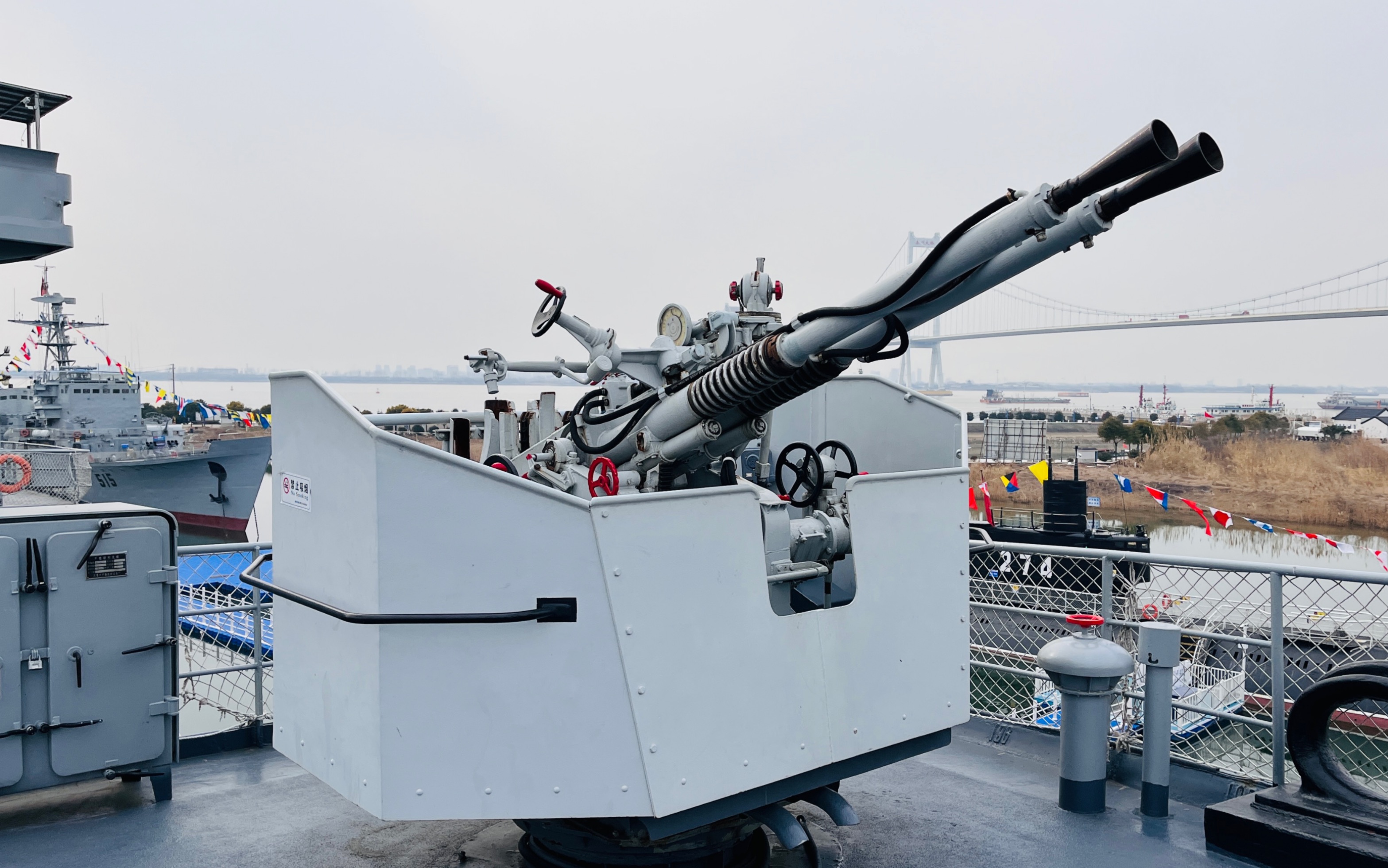 61式25毫米双管舰炮图片