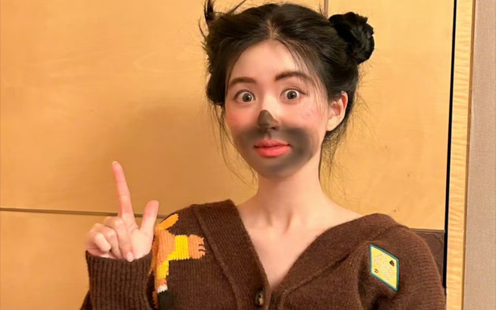 赵露思cos熊二#万圣节赵露思cos的熊二好像啊,每一个动作神情都模仿