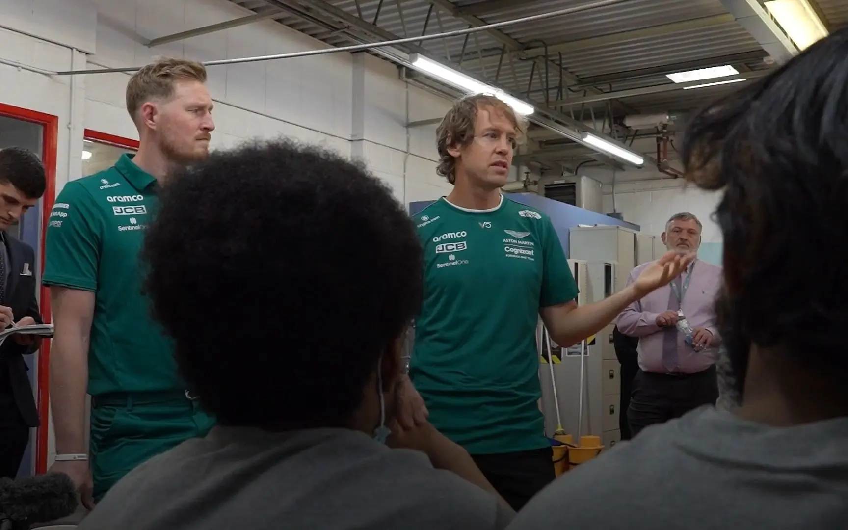 维特尔2513 歪头告诉青少年犯罪者他们一样可以在一级方程式找到工作 哔哩哔哩 Bilibili