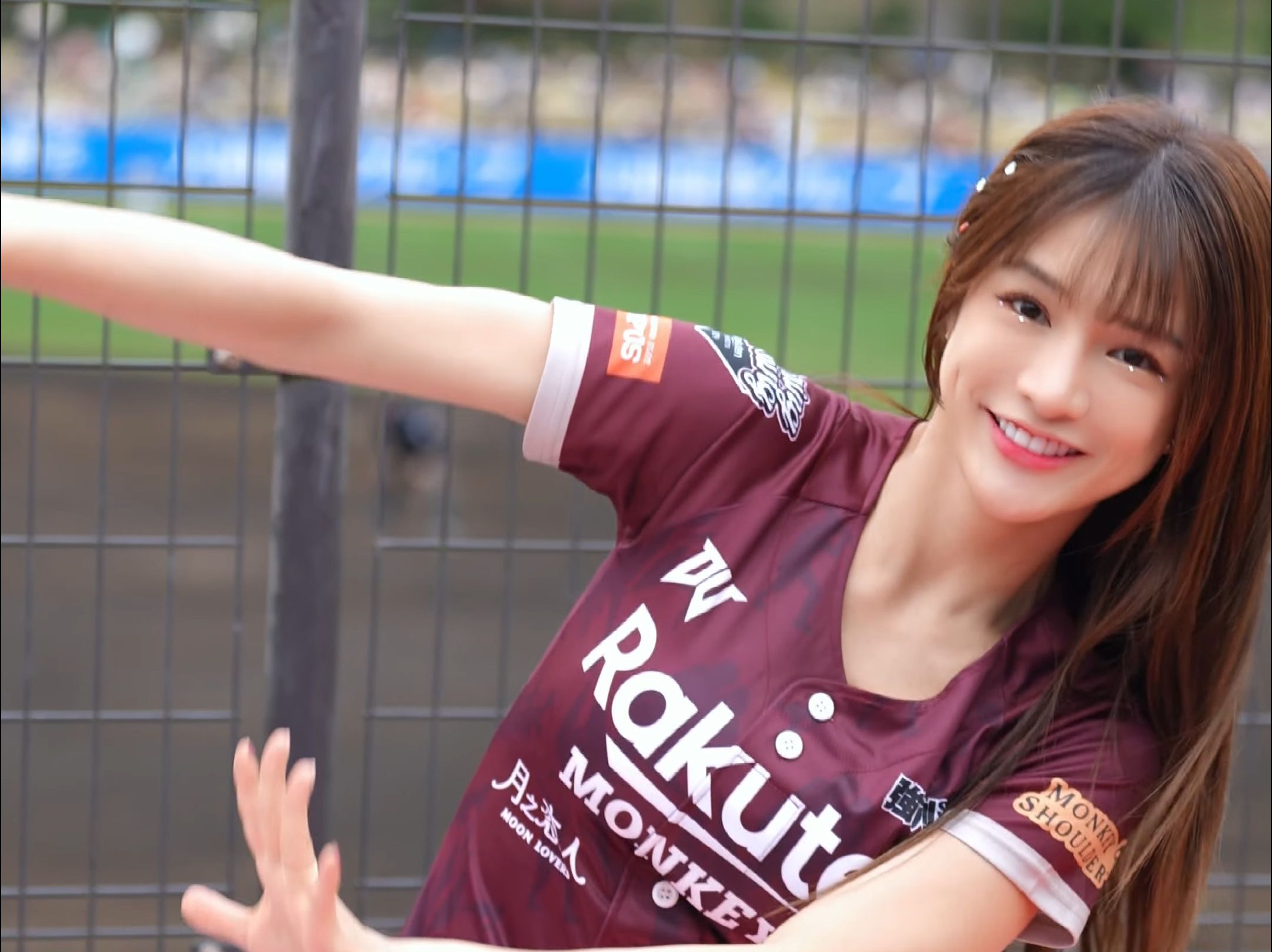 乐天女孩绝美岱萦宫崎春训应援中