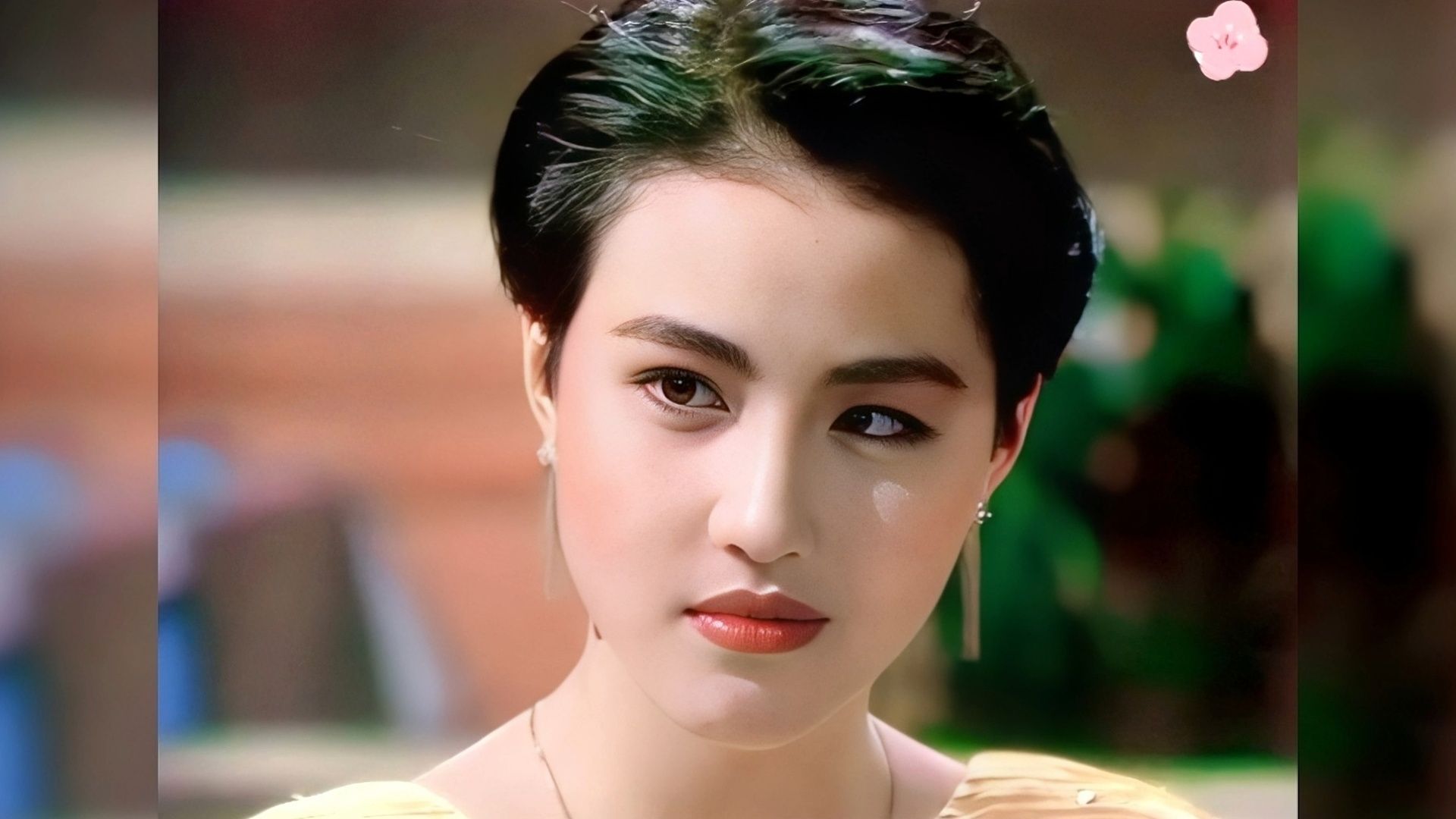 回眸一笑百媚生,短发比李嘉欣更有味道的女人