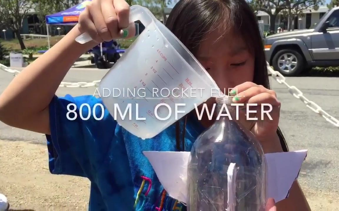 [图]8岁女孩造火箭How to Make a Water Bottle Rocket