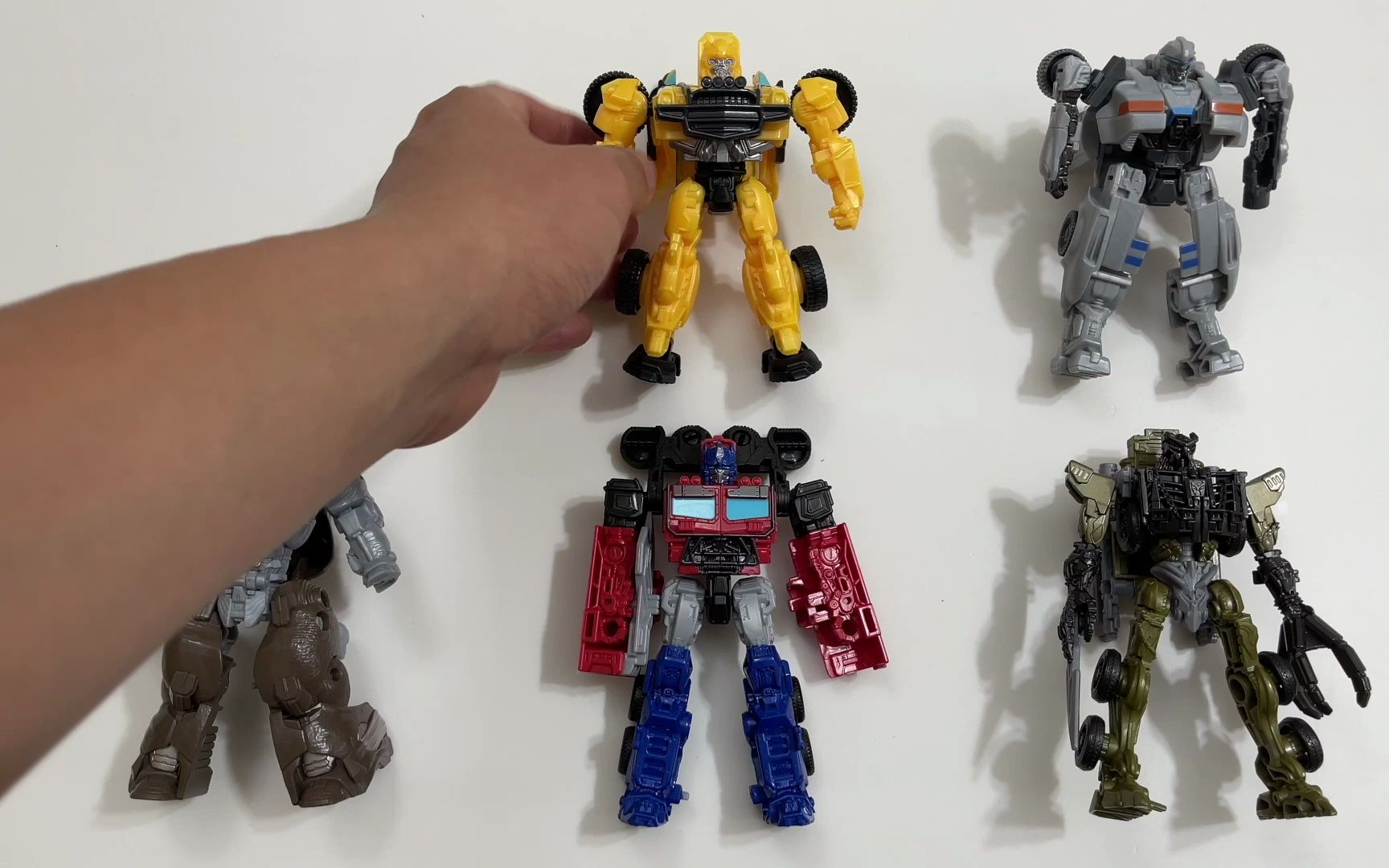 扎堆把玩变形——变形金刚:超能勇士崛起 迷你变形金刚玩具把玩视频