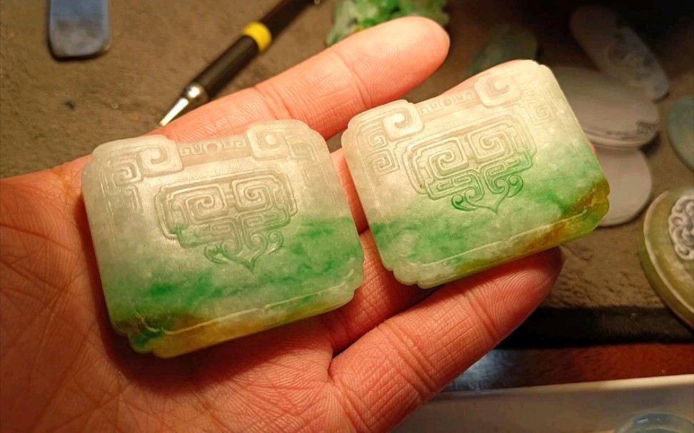 仿古对牌,古韵的气息,精雕细琢,朴实无华 #天然翡翠 #翡翠雕刻