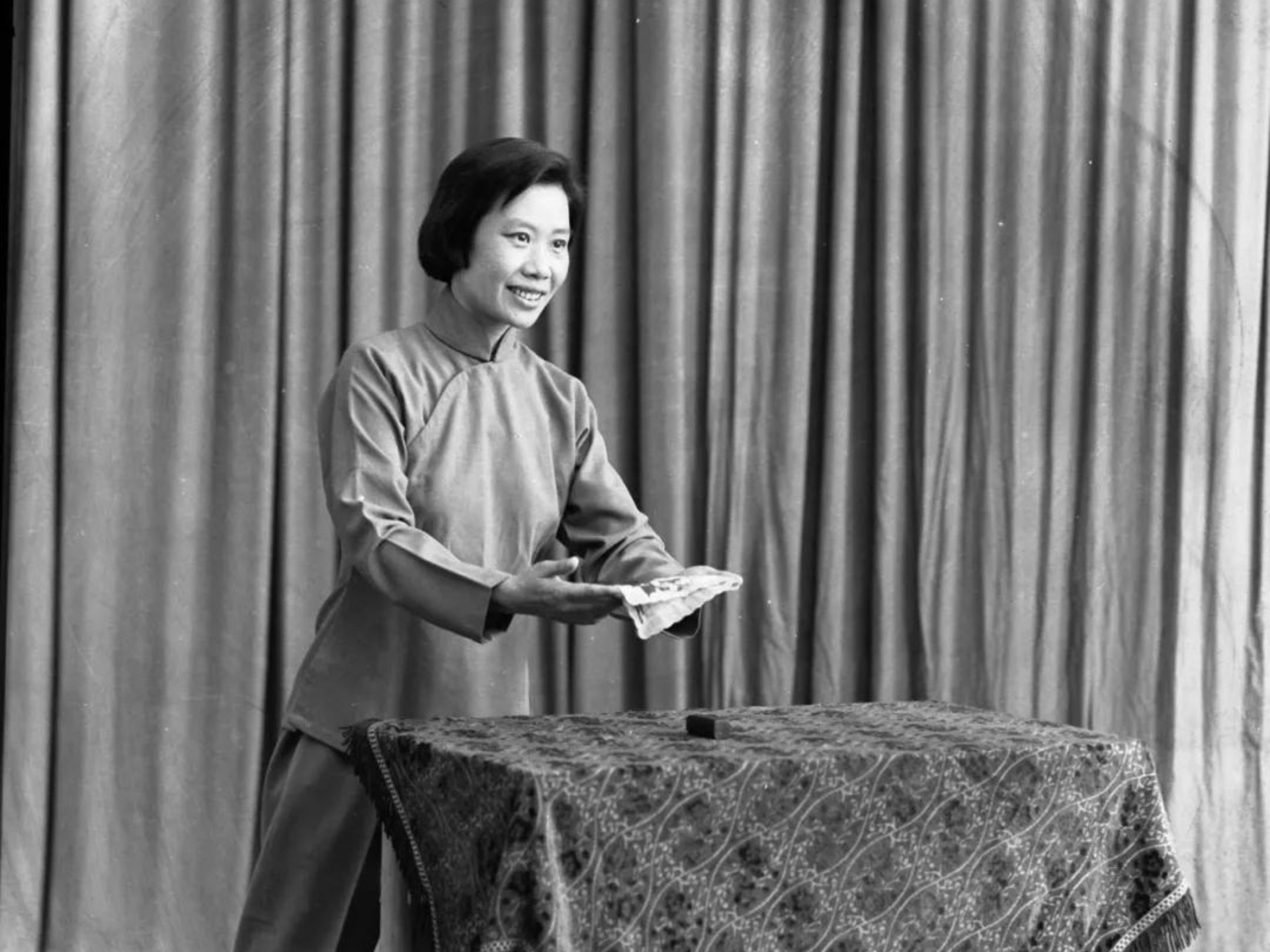 【相声】《拳击足球》逗哏：胡仲仁 捧哏：回婉华 创作：刘逸凡（1963年中央人民广播电台录音）（返场《打电话》创作：胡仲仁）