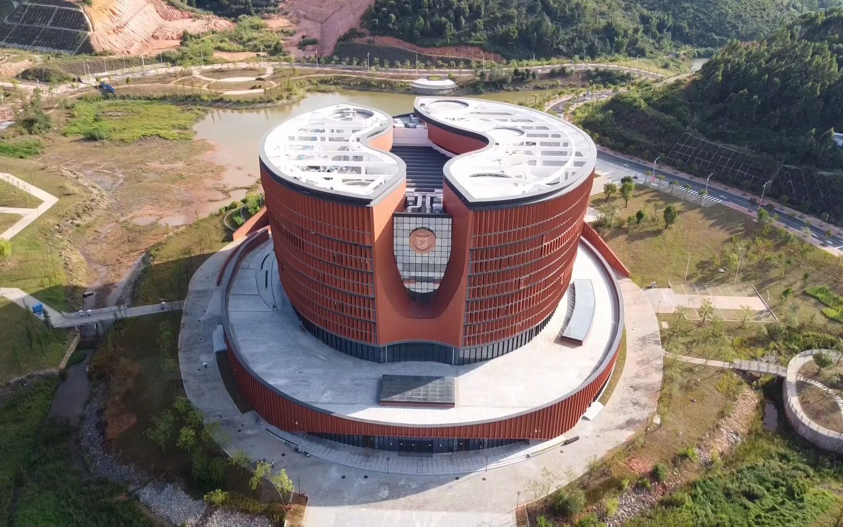 【航拍】广药大云浮图书馆