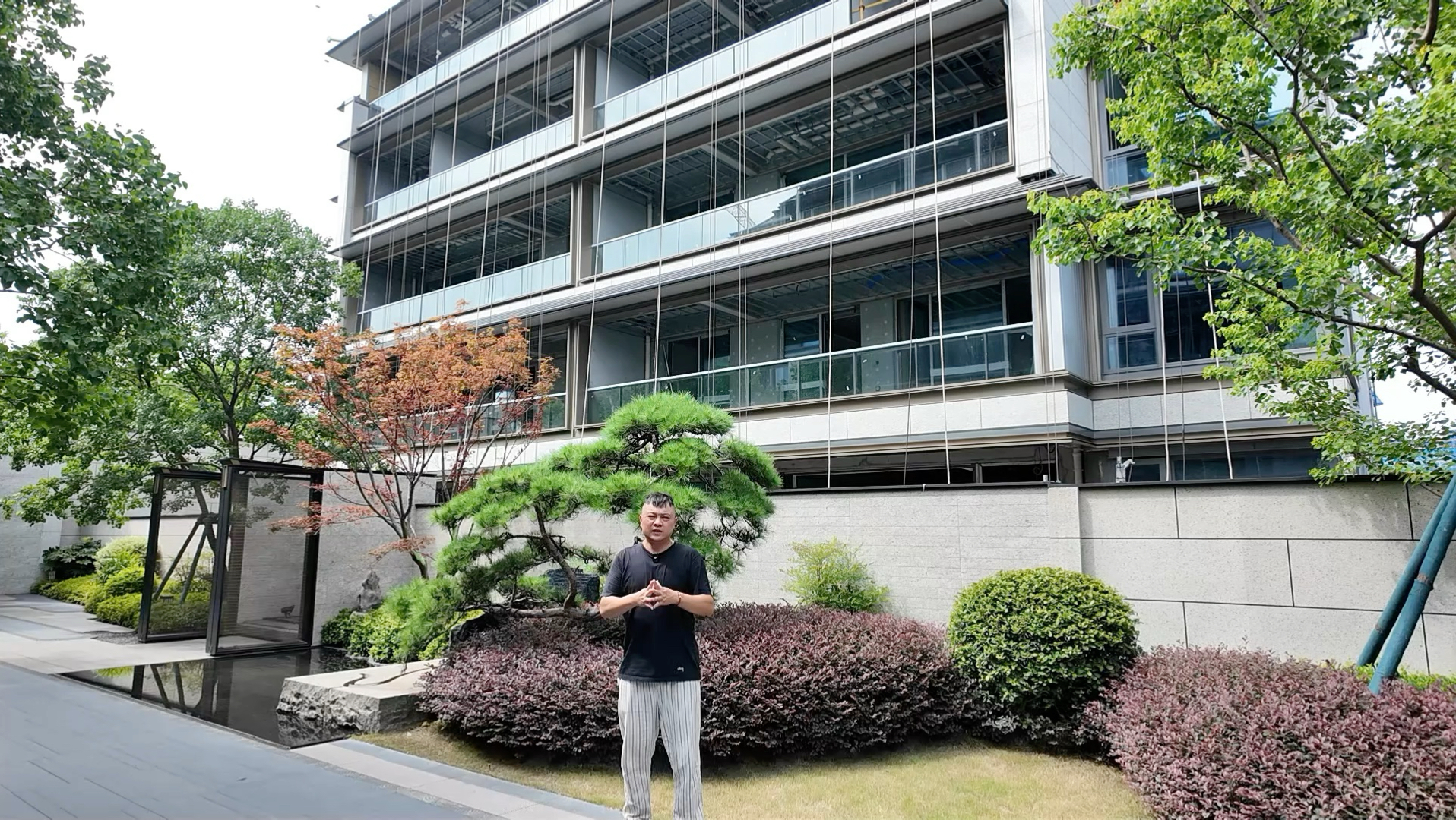 惠山古镇旁隐山the last unit245平有大平层感觉毛坯中叠单价3VV都不到，超高得房率还送你40平