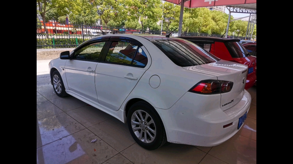 2011年上牌三菱翼神2.0手动挡