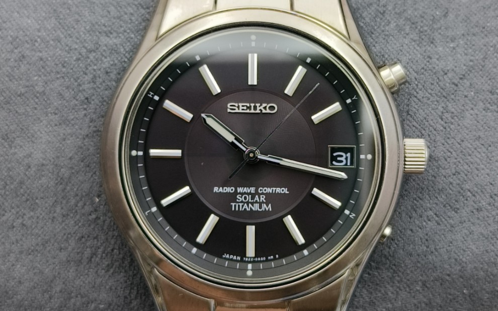 精工钛合金光动能电波表