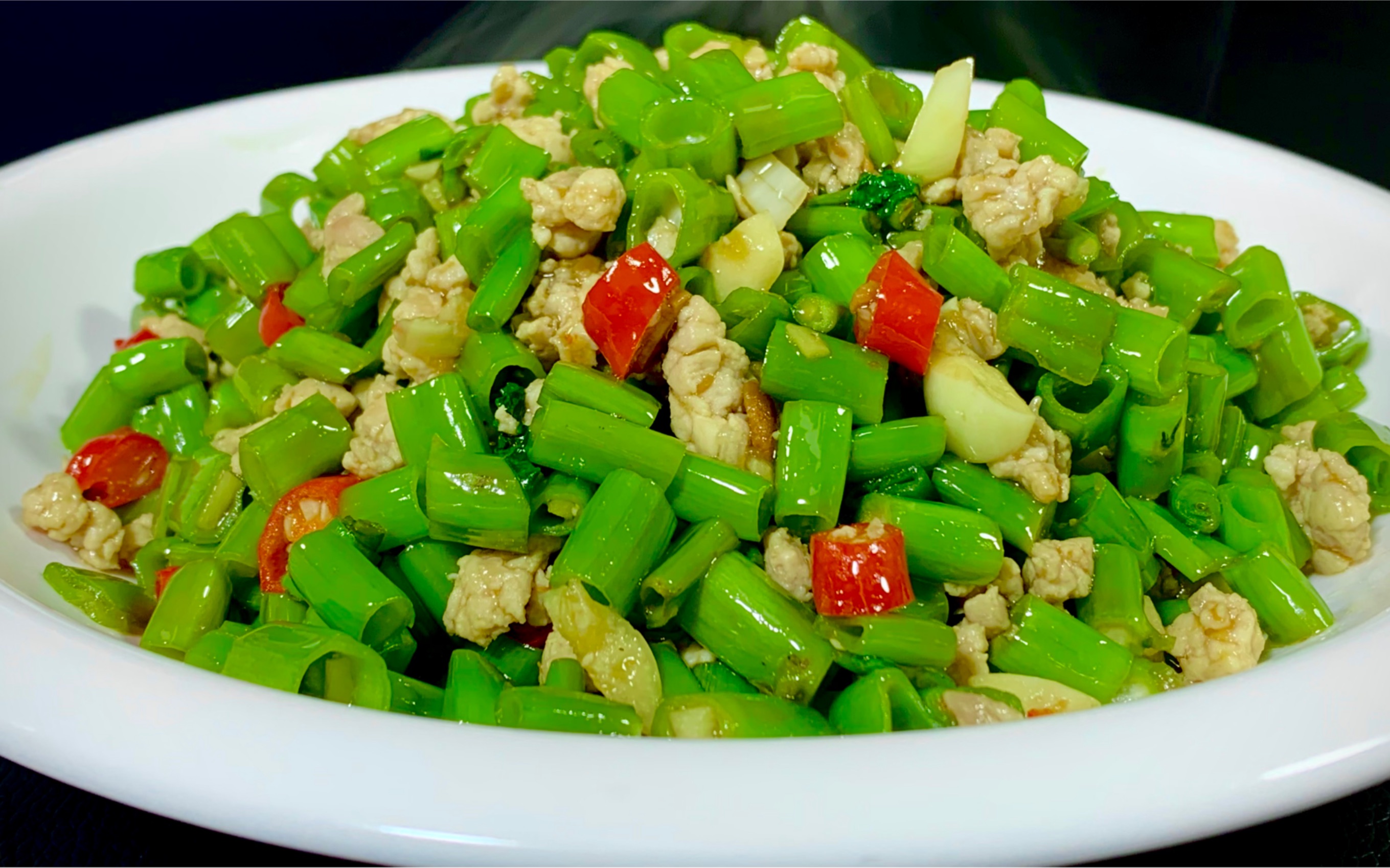 炎热的夏天来一份酸辣空心菜梗,配上白米饭,开胃下饭超好吃