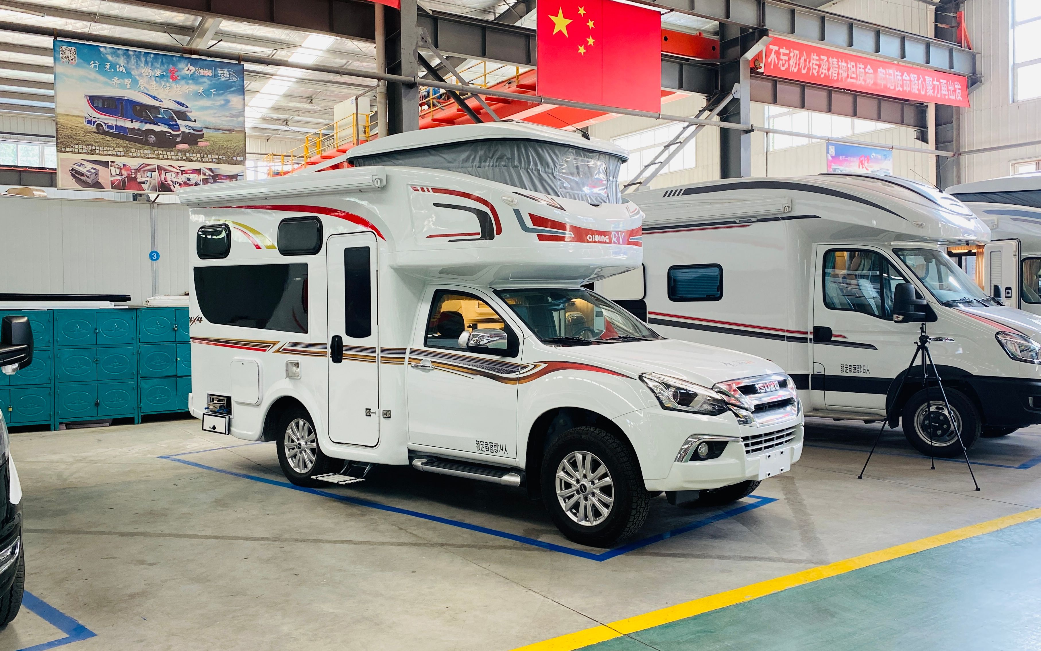 d-max硬顶越野房车,俊朗外观全铝冲压箱体,引入独具巧妙小额头升顶