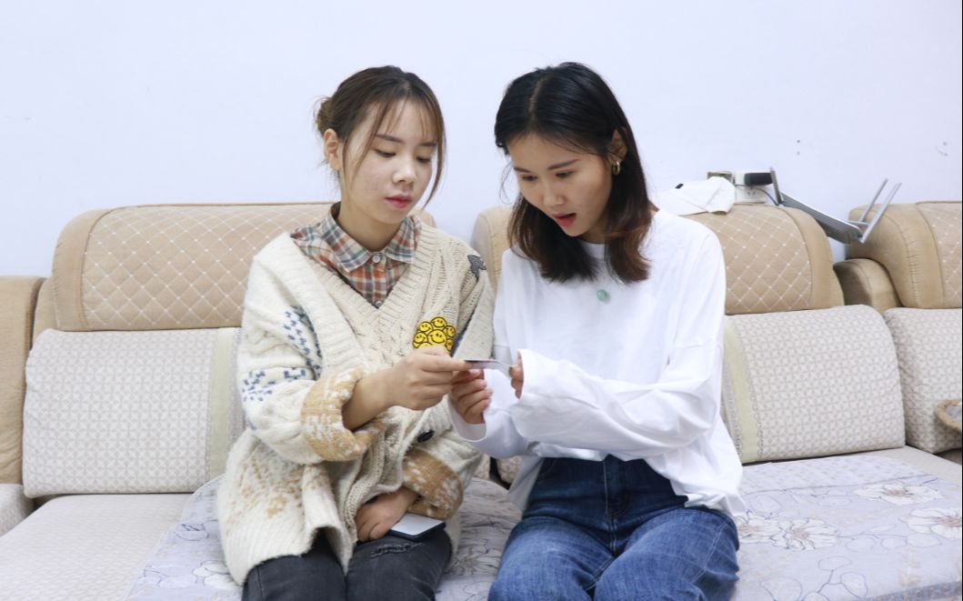 姐姐细心照顾残疾妹妹,老家拆迁妹妹却不告诉她,结局暖心_哔哩哔哩