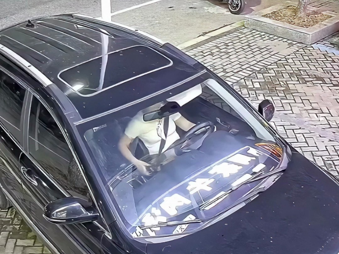 欣赏女司机开车