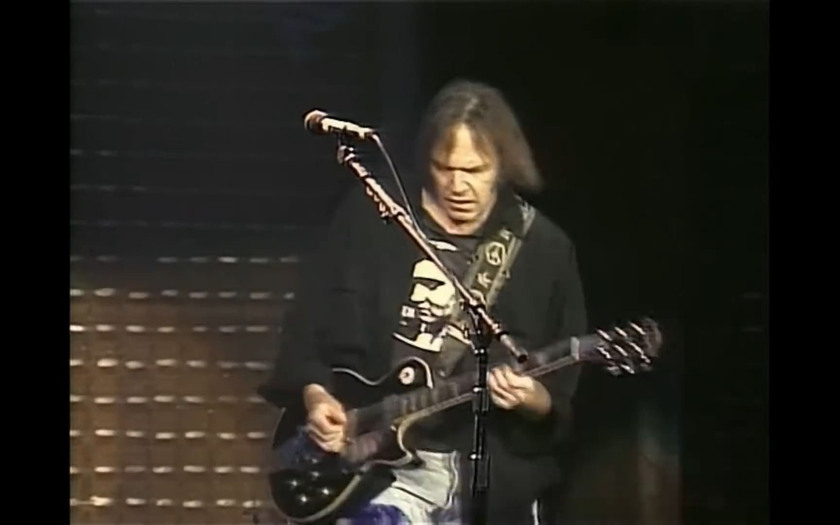 [图]Neil Young - Hey Hey, My My ( Into the Black ) 1991 中英字幕