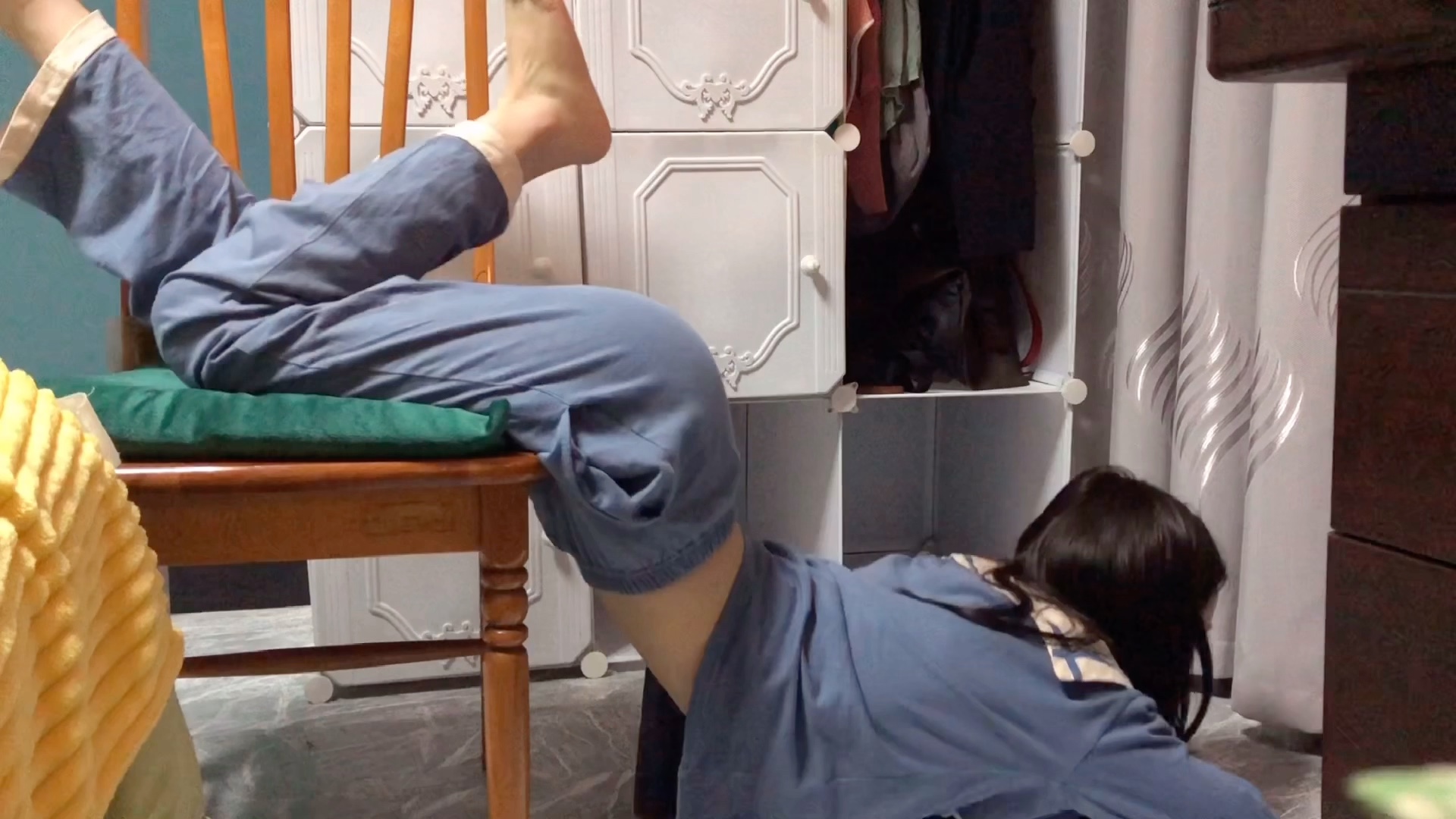 挑战椅子下腰_哔哩哔哩_bilibili