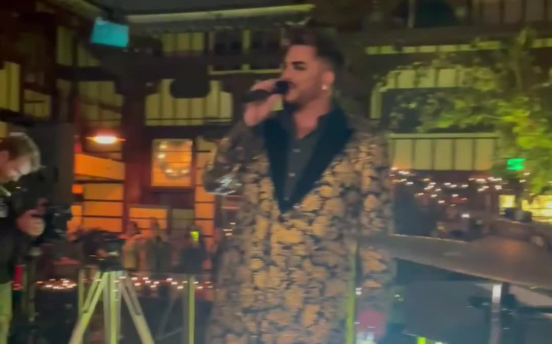 [图]Adam Lambert 圣诞养老保险"Please Come Home For Christmas"饭拍现场