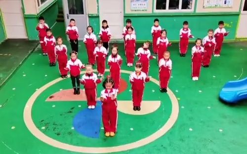 [图]【少儿舞蹈】幼儿园感恩节手势舞《爸爸妈妈谢谢你》