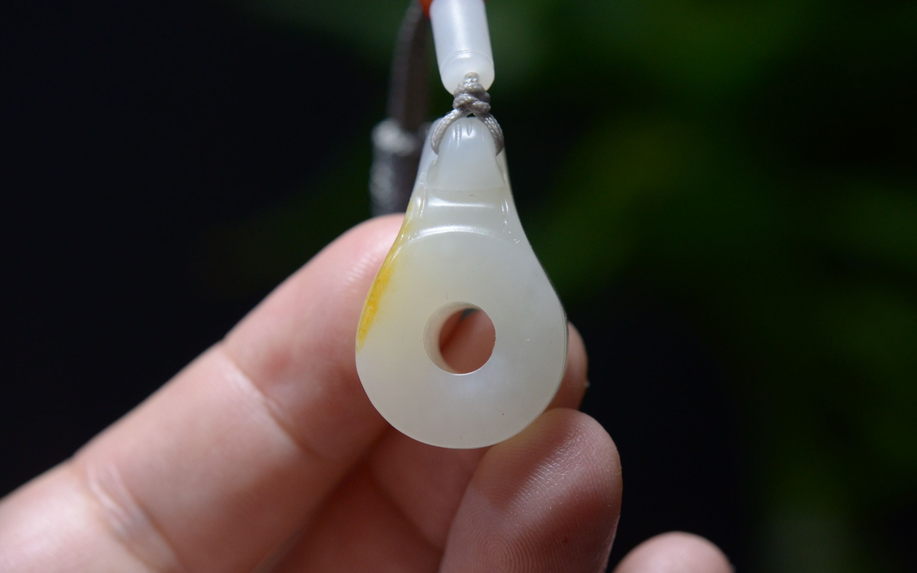 今日拍品:新疆和田洒金皮白玉籽料方形平安扣玉佩