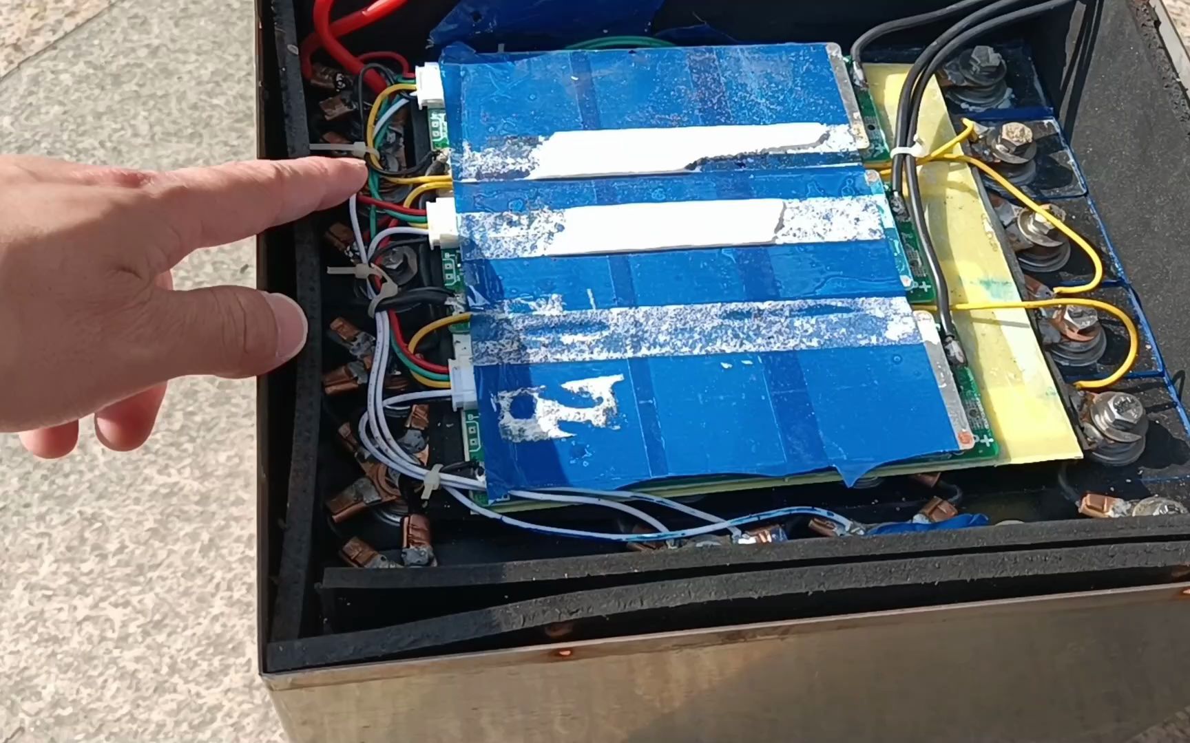 拆一组别人做的12v260ah锂电池学习学习测试下电芯容量