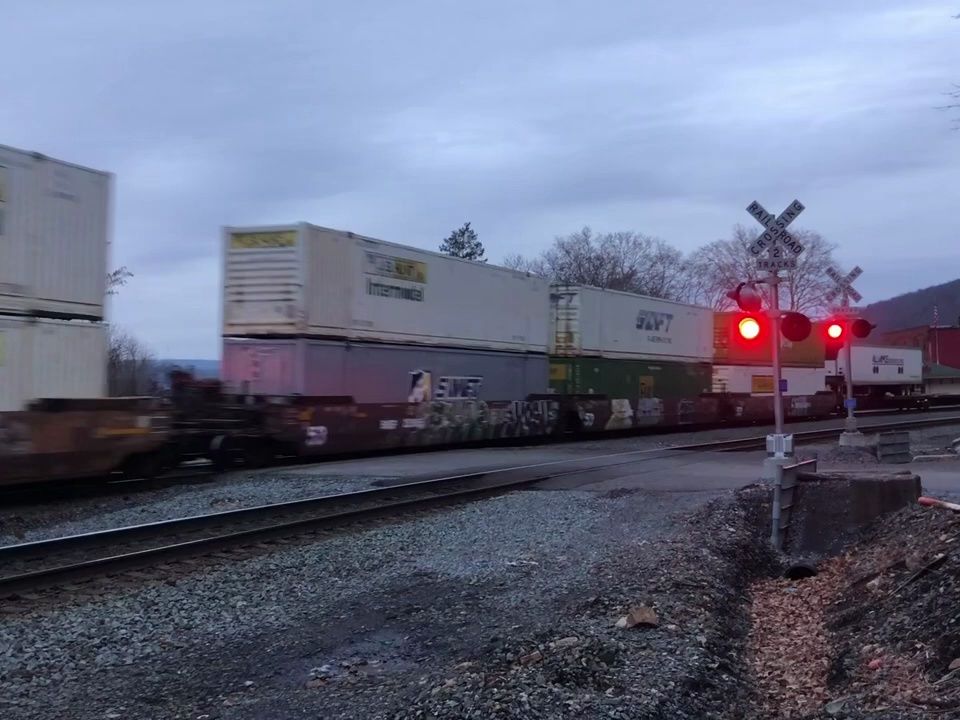 norfolk southern 2023 pittsburgh line christmas holiday rush