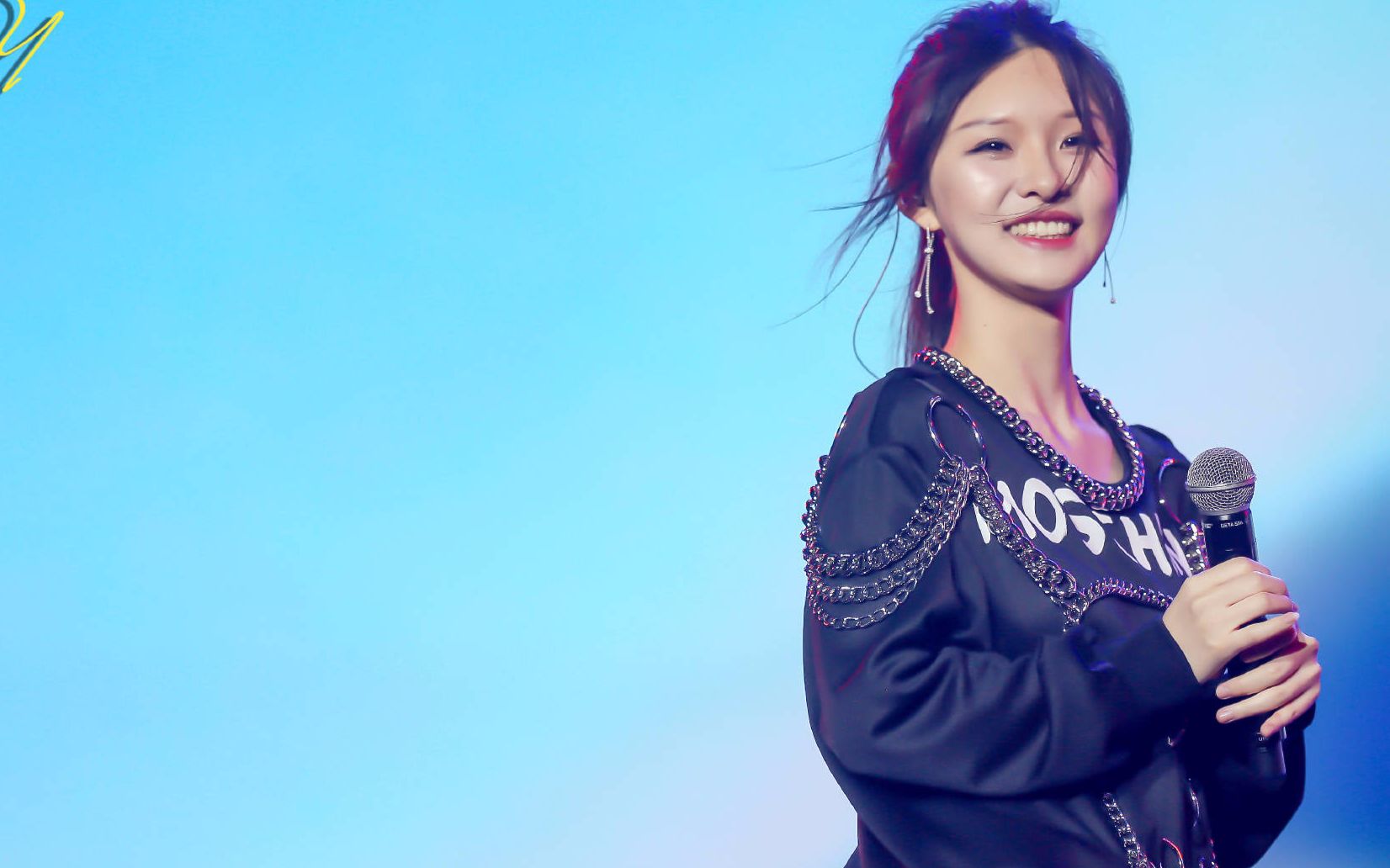 斗鱼嘉年华 阿冷演唱会正面高清饭拍合集_哔哩哔哩 (゜-゜)つロ 干杯