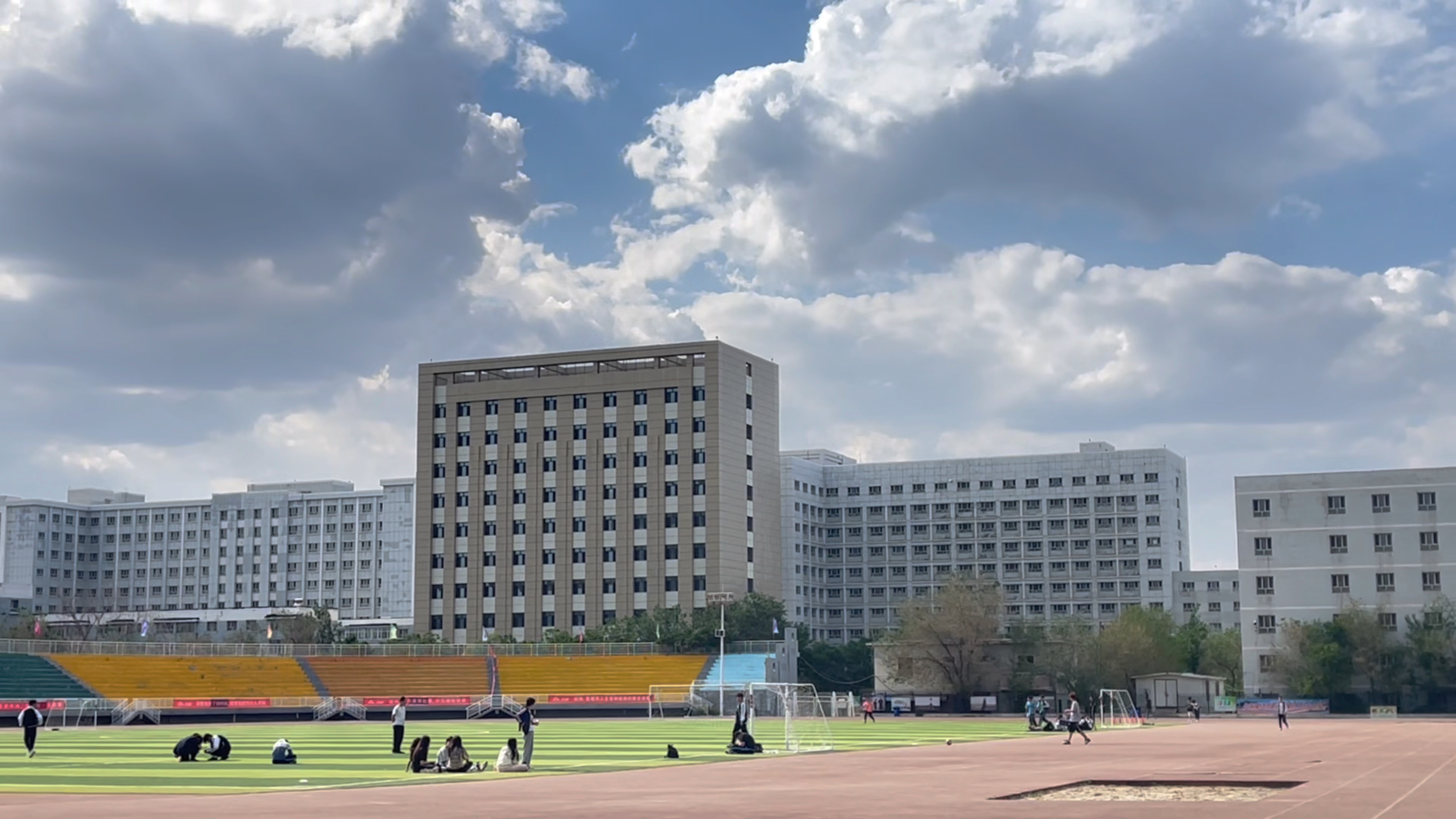 新疆财经大学