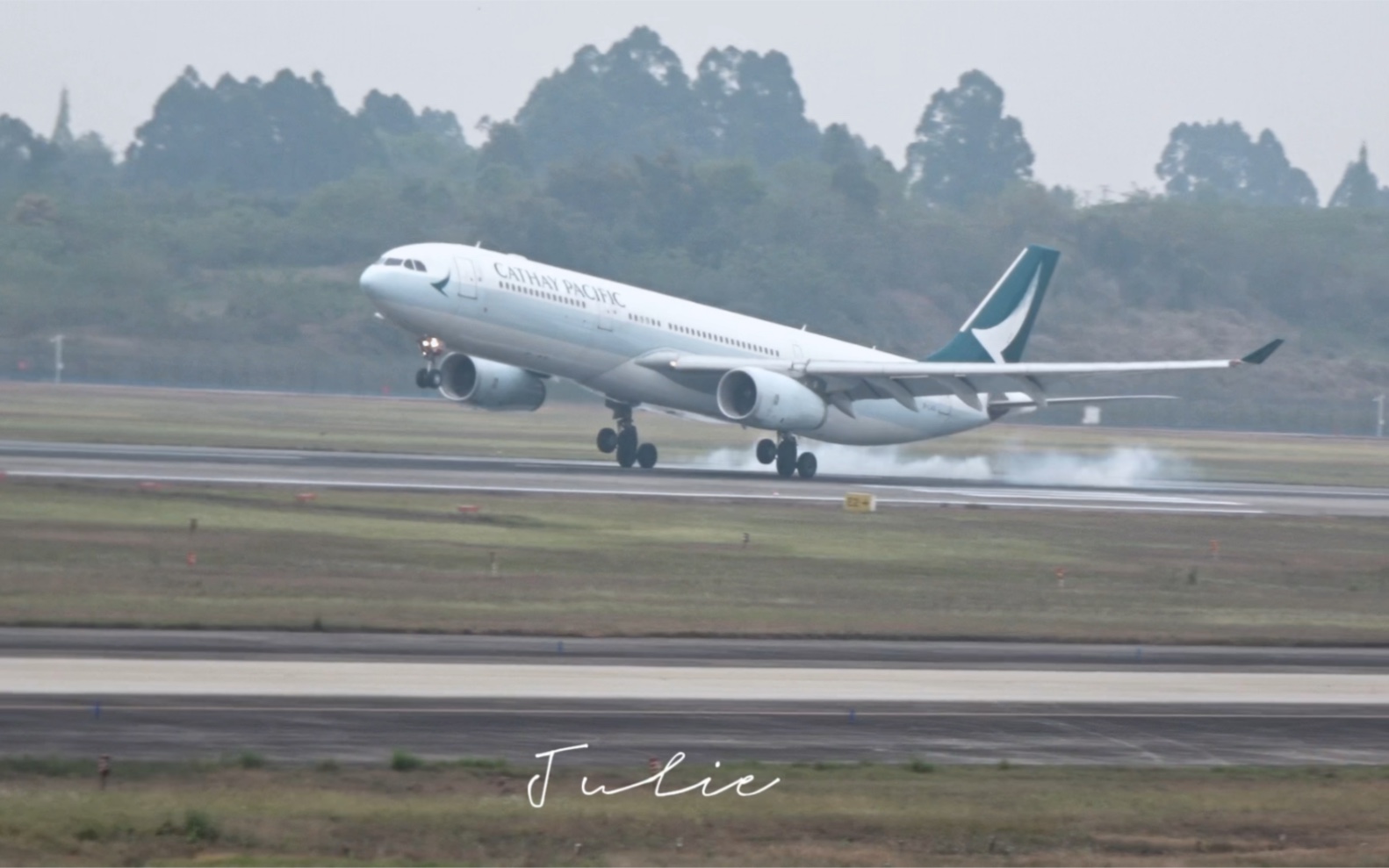 最近香港航空和和国泰航空飞成都机票贵不贵?来的挺欢的样子哔哩哔哩bilibili