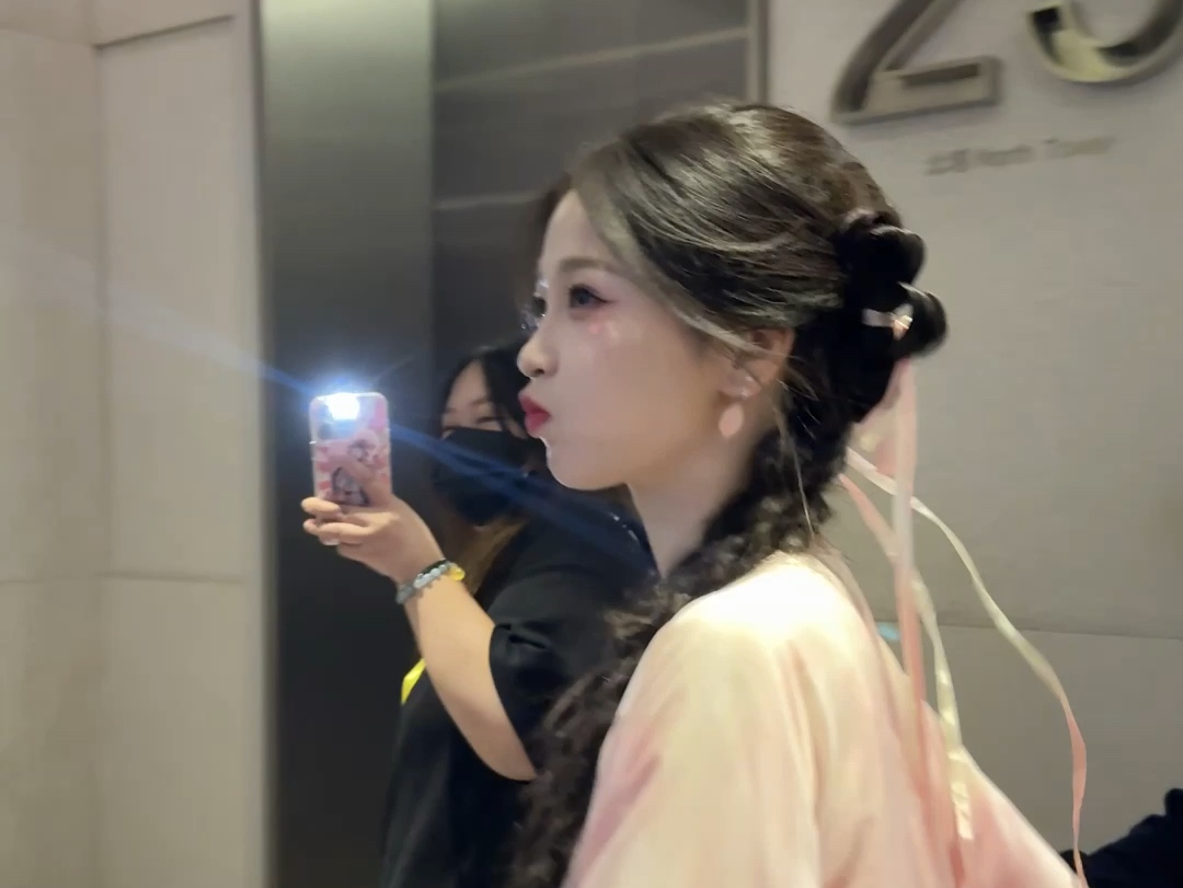 上班遇到虞书欣06永夜星河扫楼!打工人视角