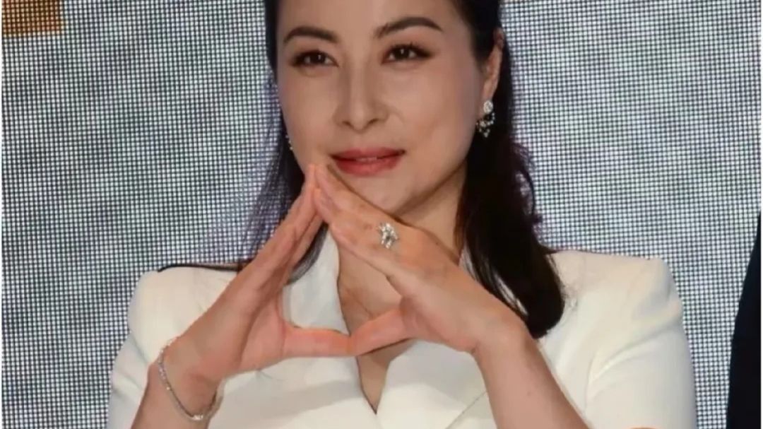 当年霍震霆说她是"下嫁'，原来是写实描述词
