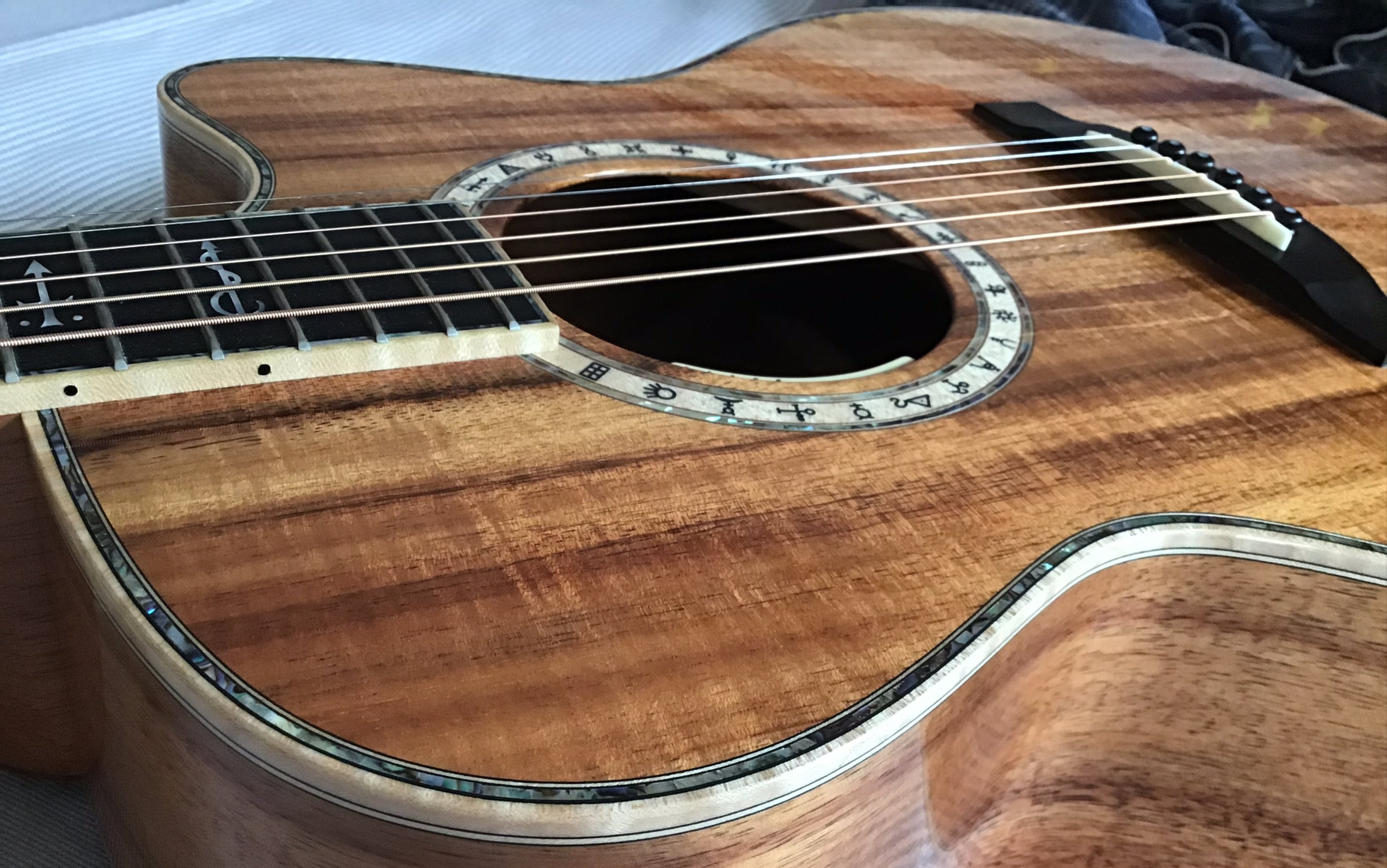 吉他指弹打品lakewood降两个全音一个半音撸fight是什么体验