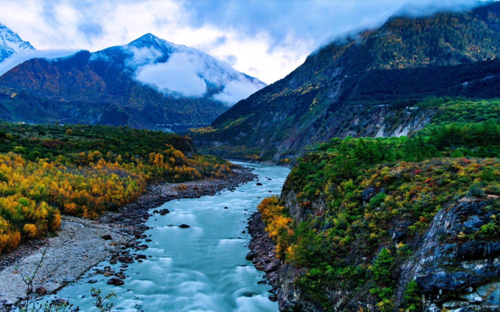 近距离接触雅鲁藏布江,感受河水迎面而来的视听冲击
